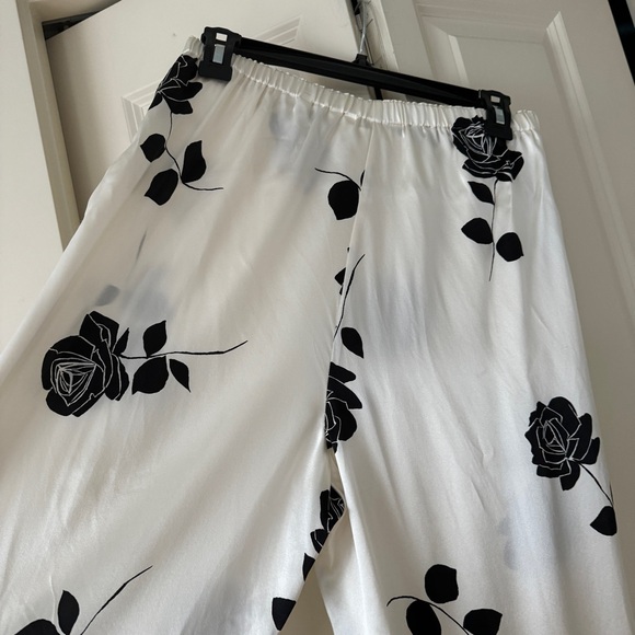 Vintage Talbots Black and White Rose 100% Silk Pajamas Pants Size S - Picture 3 of 5